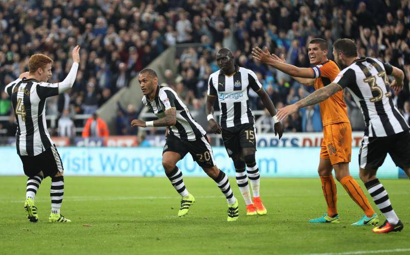 Newcastle United v Wolverhampton Wanderers - EFL Cup - Third Round - St James' Park