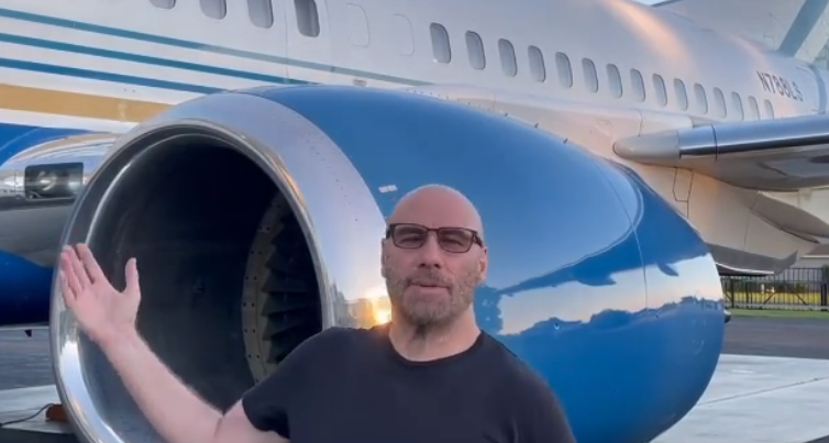 Pilot Travolta se hvali: 'Dobio sam dozvolu za Boeinga 737!'