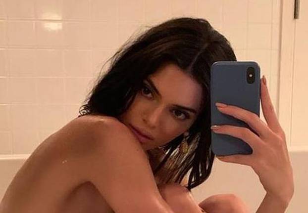 FOTO Kendall Jenner tvrdi da nikada nije otišla "pod nož": Pogledajte kako se mijenjala