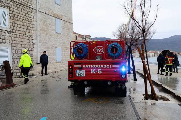 Kaštela: Sanacija štete od posljedica jakog juga i plime