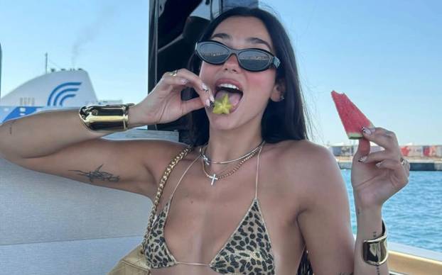 FOTO Dua Lipa otkrila trenutke s medenog mjeseca: Evo kako njoj i suprugu 'stoji' bračni život