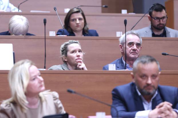 Zagreb: Ivana Kekin došla u Sabor