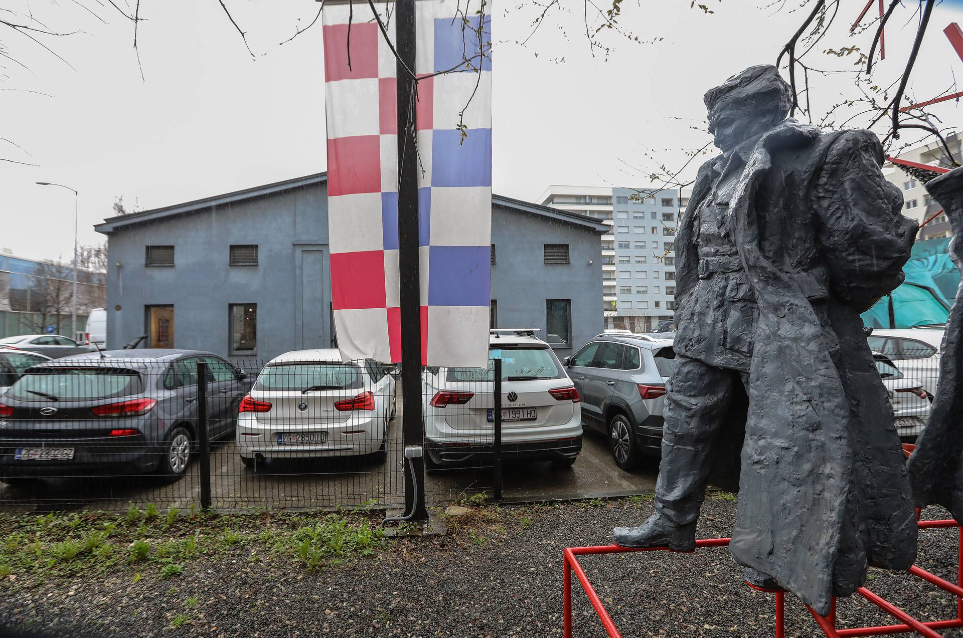 Zagreb: Skulptura T&TO Ivana Fijolića izložena u Laubi