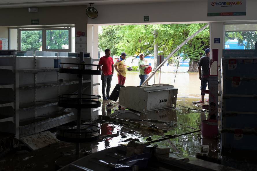 Torrential rains burst rivers, sparking floods in eastern Mexico