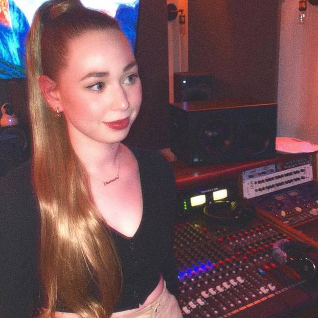 FOTO 'Dečki me u školi nikad nisu primjećivali, a danas ne mogu skinuti pogled s mene'