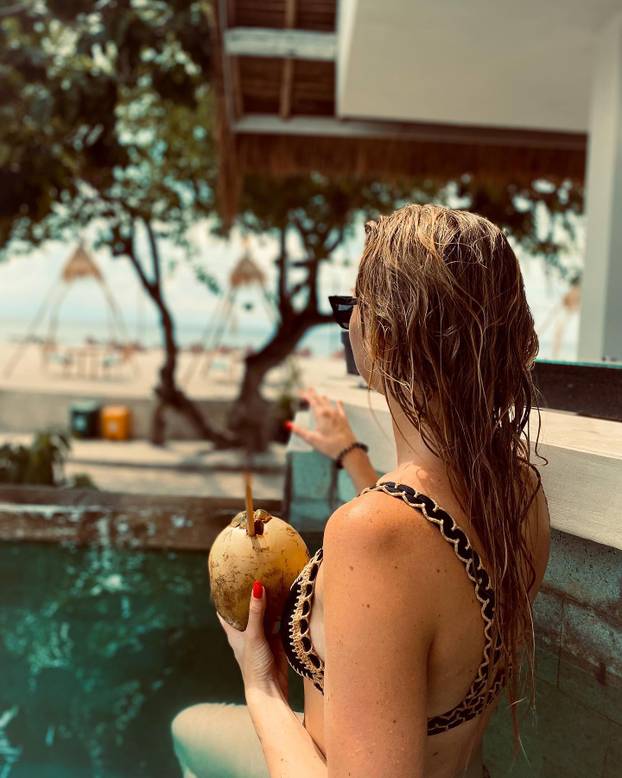 FOTO Napravila gaf uživo koji je obišao Europu. Atraktivna TV voditeljica ljubi Kovačeva šefa