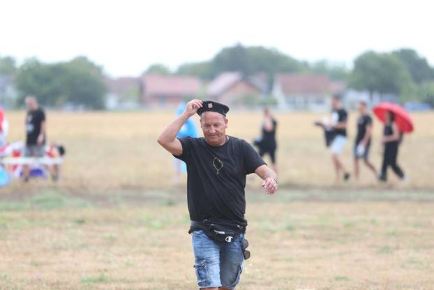 Vukovar: Mnogobrojni obožavatelji Thomsona su krenuli pristizat u posljepodnevnim satima 