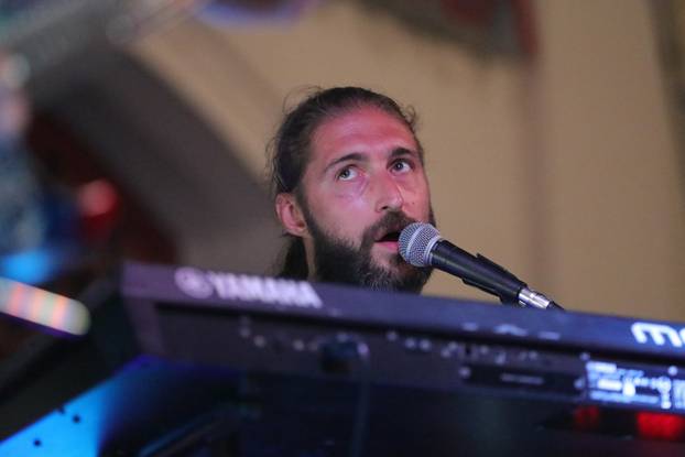 Osijek: Rock bend Echoes zabavljao Osječane na prvom pokretnom koncertu