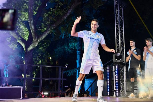 FOTO Euforija u Rijeci ne staje! Pogledajte kako je izgledalo predstavljanje novih dresova