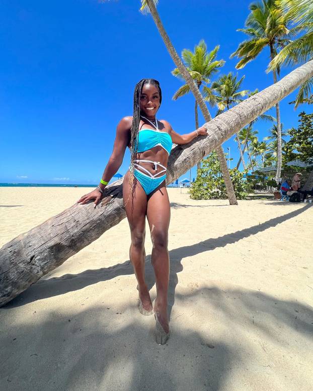 FOTO Simone Biles: Pogledajte mi grudi prije i poslije operacije