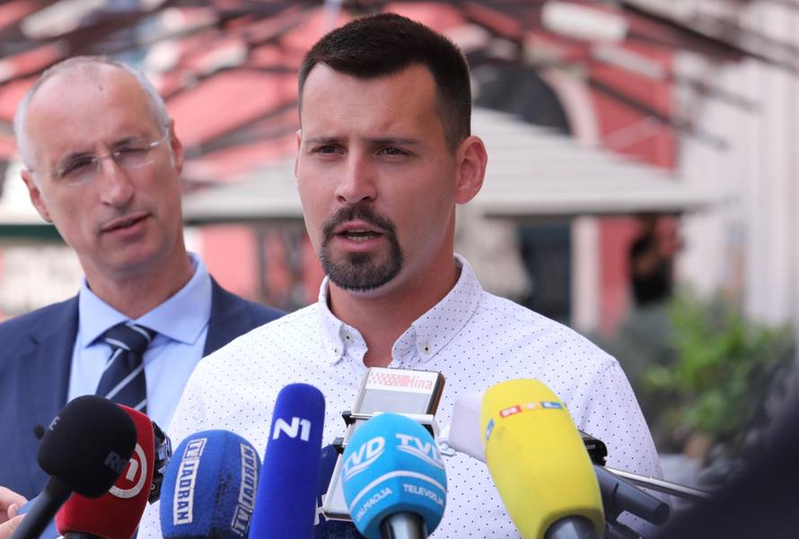 Split: Ivica Puljak, kandidat za gradonačelnika, i suradnici održali konferenciju za medije