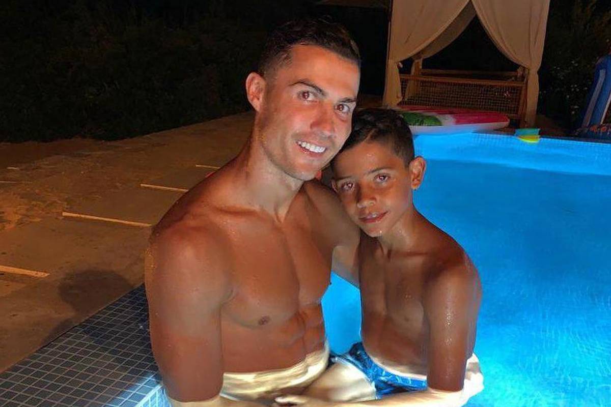 Cristiana juniora napali su zbog jedne fotografije, tata Ronaldo branio ga je u komentarima