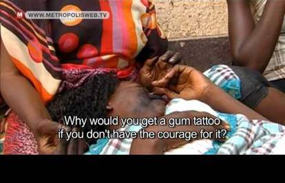 Tetoviranje desni: Modni, ali i iznimno bolni hit za Senegalke