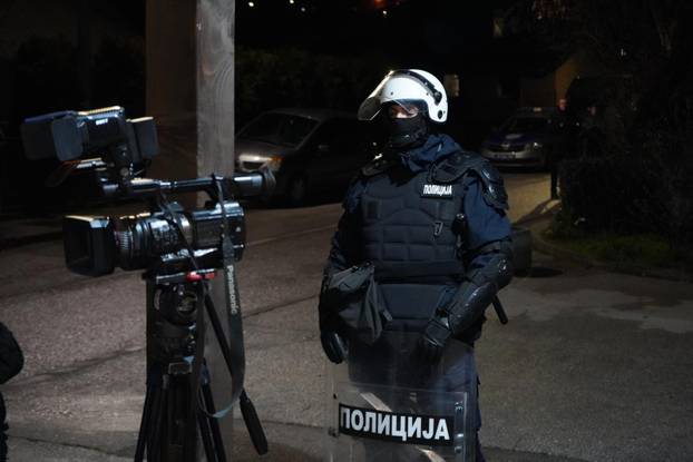 Na većini birališta tijekom lokalnih izbora u Srbiji došlo do incidenata i prosvjeda, intervenirala i policija