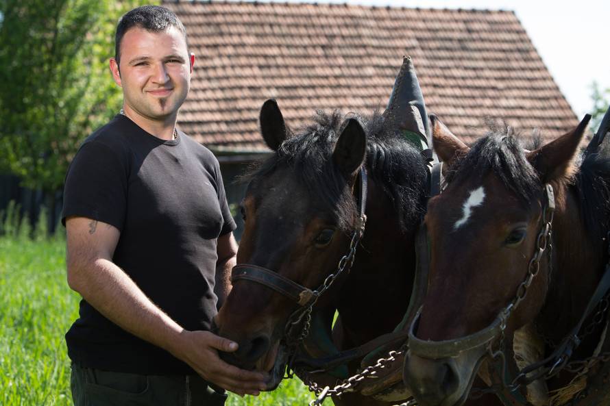 Zbog emisije 'Ljubav je na selu' rođeno 20-ero djece: Usamljeni farmeri pronašli su partnerice
