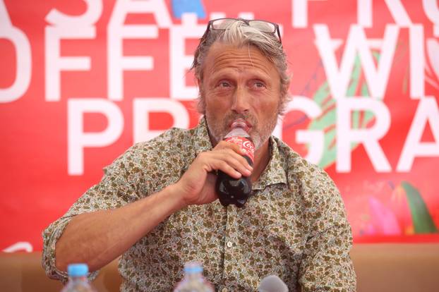 ARHIVA - Sarajevo: Danski glumac Mads Mikkelsen sudjelovao u programu "Kava sa" na 28. SFF-u