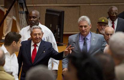 Diaz-Canel (57) naslijedio je Raula Castra (86) na čelu  Kube