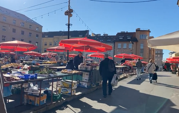 Ovo je dio stropa koji je pao na Dolcu: 'Valjda buju to popravili'