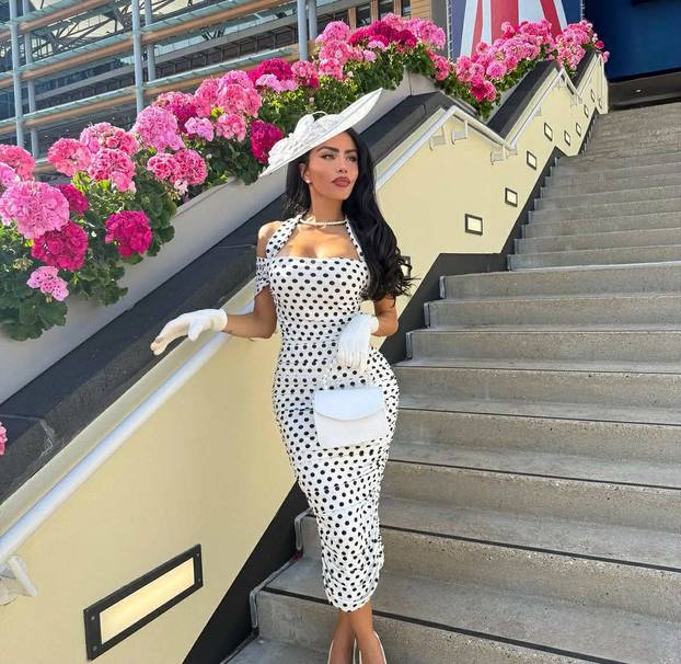 FOTO Pomiče granice onoga što se može pokazati u javnosti: 'Slatka sam kao pravi bombon'