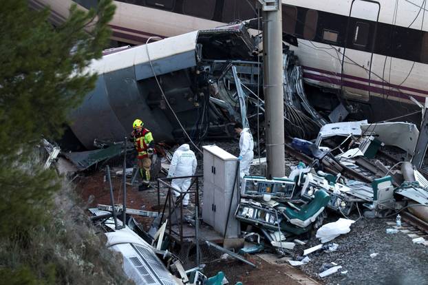 Two high-speed trains derail in Spain