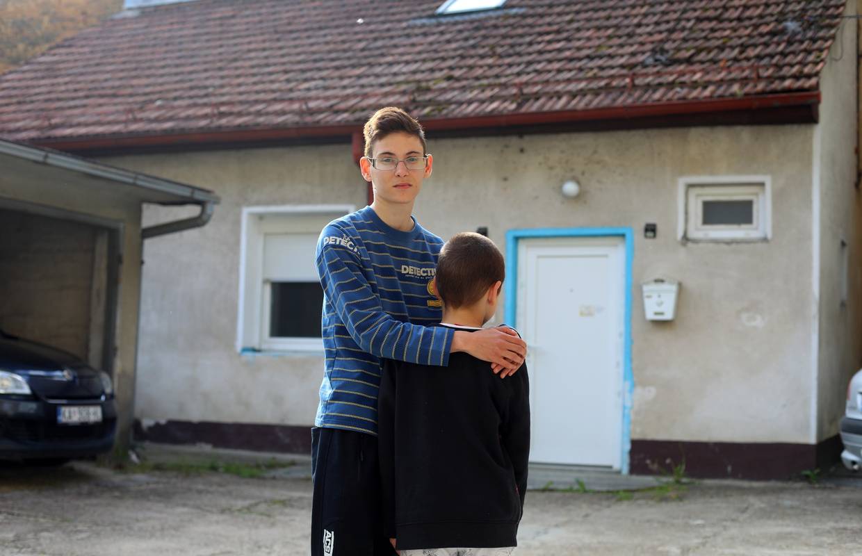Samohranoj majci iz Karlovca potres je uništio dom: 'Kuća se raspada, a zidovi su puni vlage'
