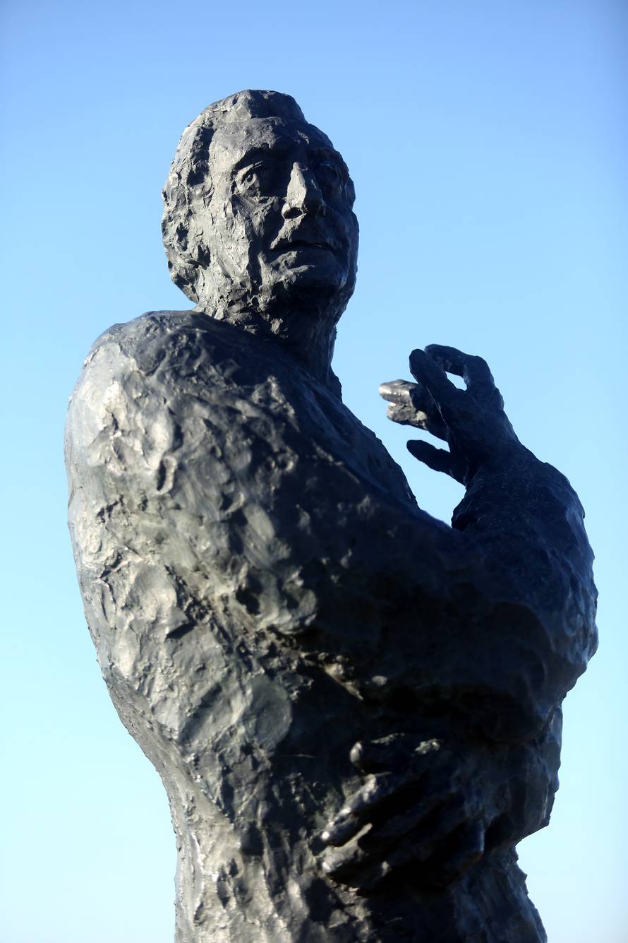 Knin: Spomenik prvom hrvatskom predsjedniku Franji TuÄmanu