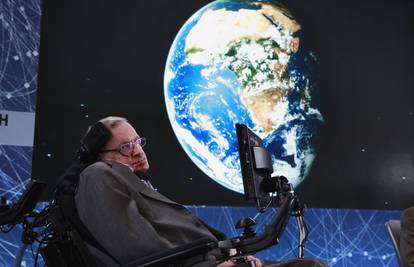 Hawking: Donald Trump mogao bi gurnuti Zemlju preko ruba