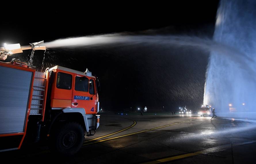 U ZraÄnoj luci Franjo TuÄman odrÅ¾ana humanitarna noÄna utrka 00:24