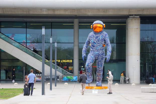 Zagreb: Predstavljanje sedam metara visoke skulputre „Boonji Spaceman“ 