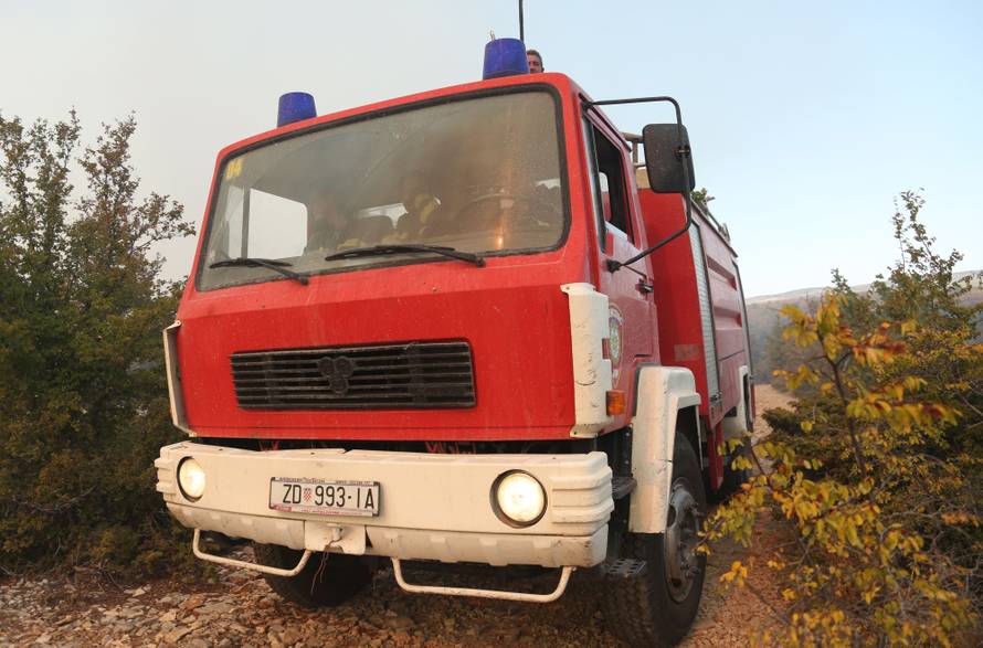 Evakuirali stanovnike sela kod Drniša: 'Ovo je velika nesreća'