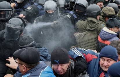 16 ranjenih u sukobima policije i Saakašvilijevih pobornika