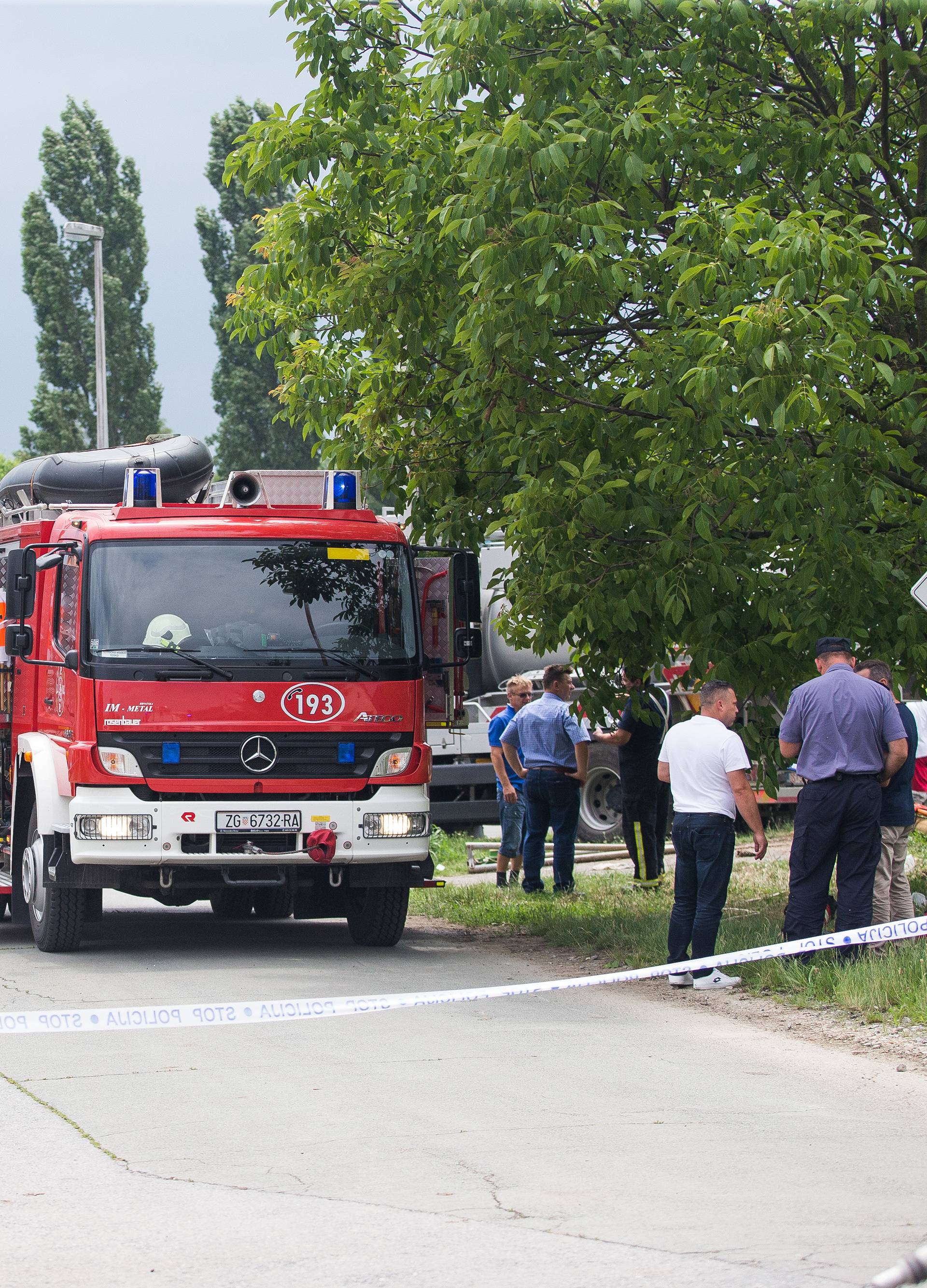 Radnici upali u kanalizacijski otvor u Čepinu: Dvoje poginulih