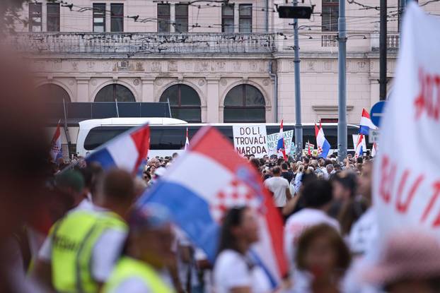 Zagreb: Okupljanje prosvjednika Hodaj za Liku, hodaj za Hrvatsku