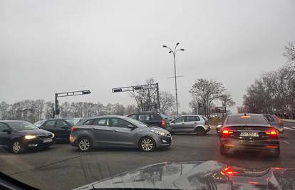 VIDEO Zbog kvara trafostanice dio Zagreba bez struje, ne rade ni semafori pa je nastao kaos