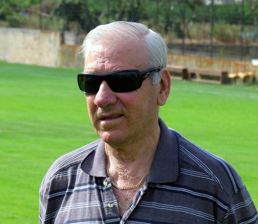 Pjevao je Kirku Douglasu i ekipi Hajduka, utemeljio nogomet u Postirama. Umro je barba Lovre