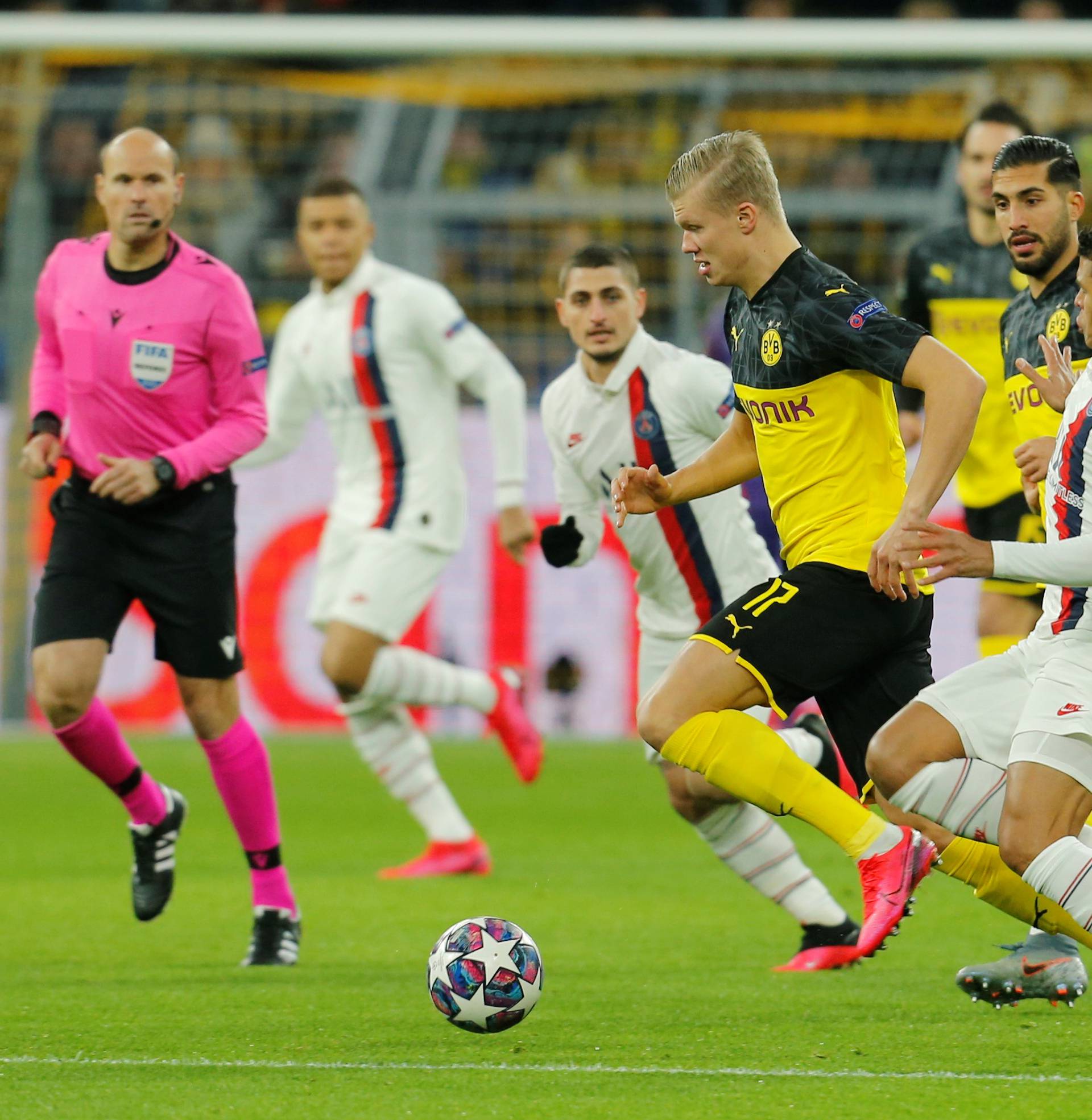 Champions League - Round of 16 First Leg - Borussia Dortmund v Paris St Germain