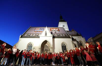 Mimohod s bakljama: Obilježili su 140 godina Crvenog križa