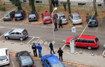 U centru Banja Luke na autu pronašli eksplozivnu napravu