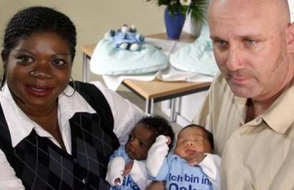 Njemačka: Rodila blizance, jedan je crn, a drugi bijel