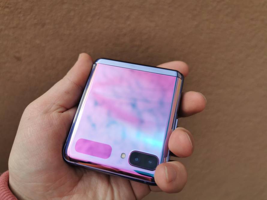 Kao da je iz SF filma: Isprobali smo futuristički Galaxy Z Flip