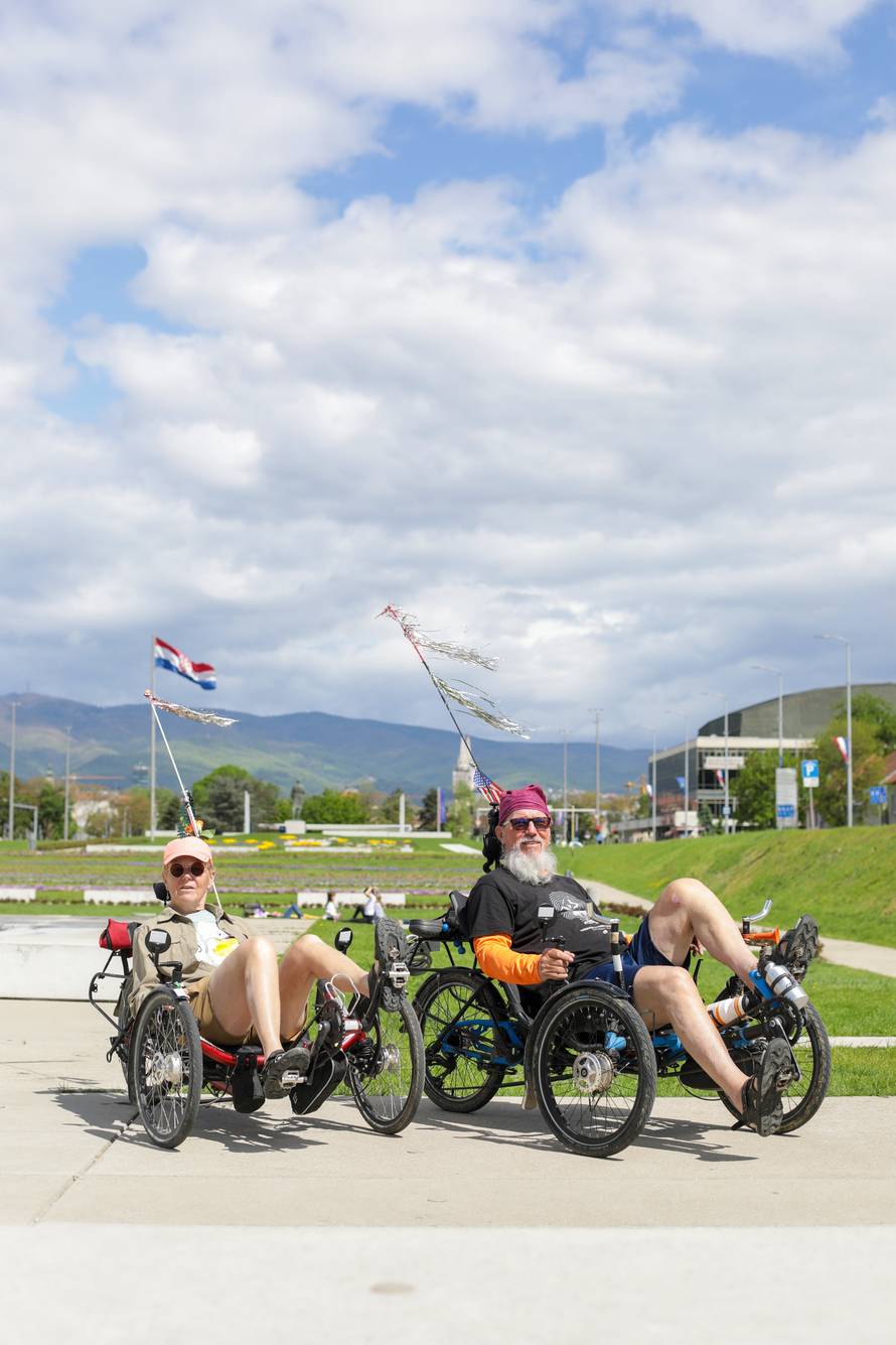 Bračni par iz SAD-a putuje triciklima po Zagrebu