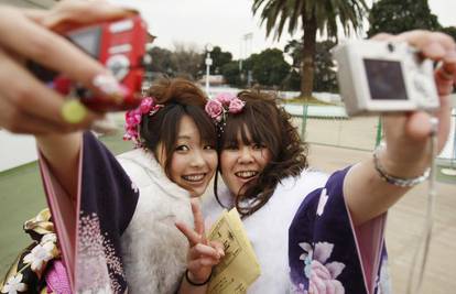 Mlade japanke proslavile ulazak u svijet odraslih