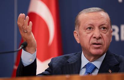 Erdogan: 'Turska će napasti kurdske militante tenkovima'