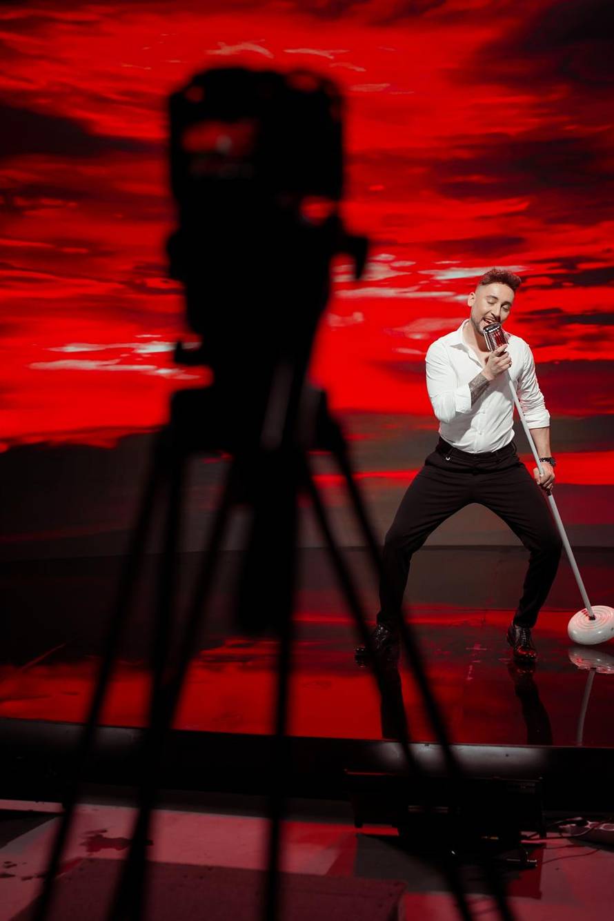 Slovenac kopirao Rozgu? Novi hit 'Mačka, Miš' zapalio mreže!