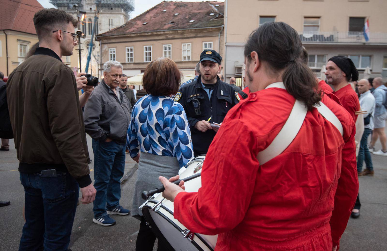 Zagreb: Bubnjari svojim glasnim sviranjem isprovocirali  sudionike misnog slavlja