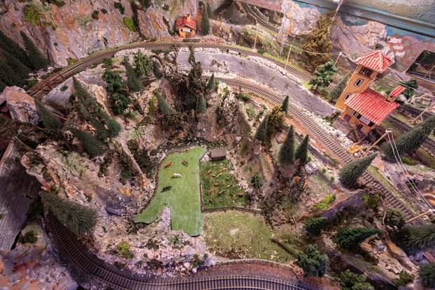 Oživio željeznicu koja je povezivala Konavle s Bečom: Pero je bajkovitu maketu gradio 12 godina