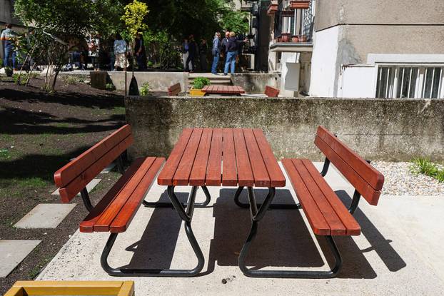 Tomislav Tomašević i zamjenici predstavili uređeno dvorište u okviru pilot projekta Zelena dvorišta