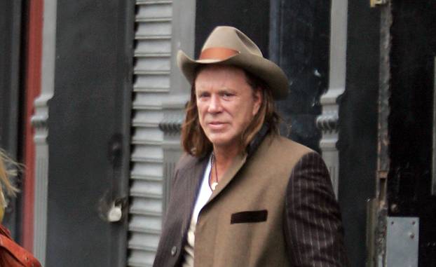 New York: Mickey Rourke s djevojkom odlazi na aerodrom