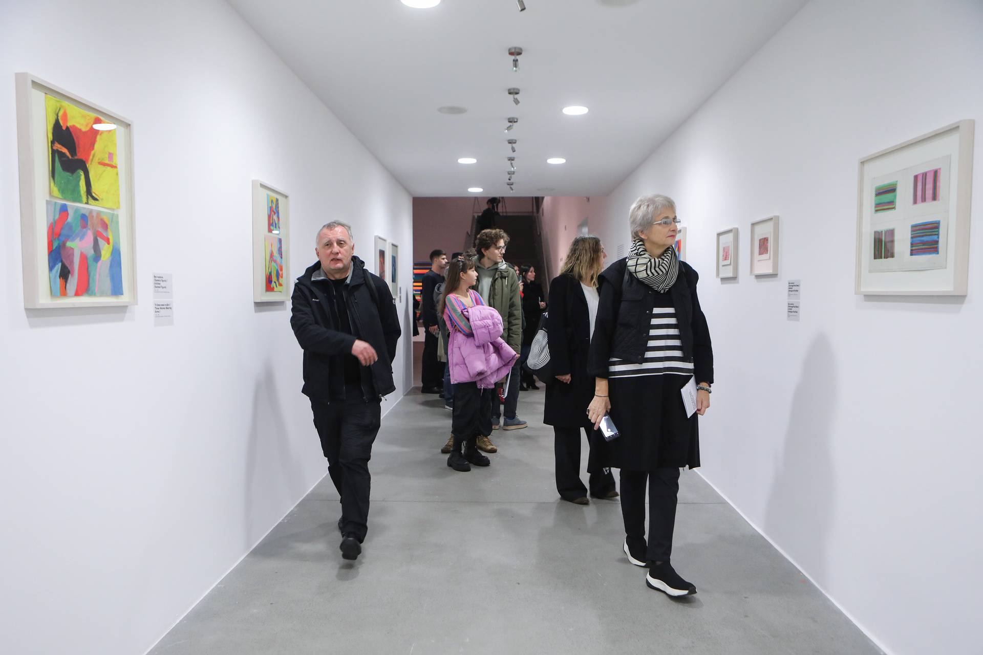Zagreb: Otvorena retrospektivna izložba "Putnik" slikara Seana Scullyja