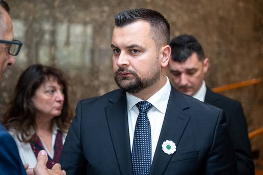 Sin vo&dstrok;e &scaron;trajka uskoro &cacute;e biti &scaron;ti&cacute;ena osoba, imat &cacute;e limuzinu, voza&ccaron;a i pla&cacute;u od 5500 eura